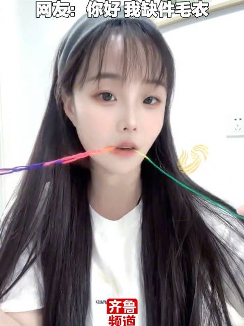 女子亮绝活能用嘴编绳打结