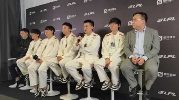 Q:有什么鼓励的话对队友说?