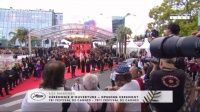 首次登上戛纳红毯，明媚热烈的风吹到了南法！特写镜头也完美hold住！