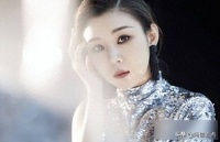 40岁女演员话剧爆红，拒绝吻戏却捧红丈夫，舞台背后藏着什么秘密
