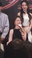 单依纯 歌手发布会 会在意歌手舞台出现难听好听的热搜吗？