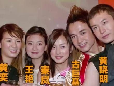 2003年《还珠格格》第三部演员合影,仔细一看,蒋勤勤的美貌依旧出众