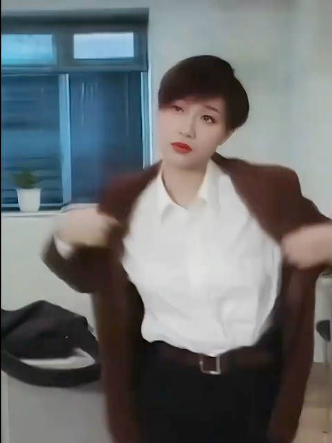 三十年过去,陈法蓉的短发依然能劈开内娱审美的天花板!