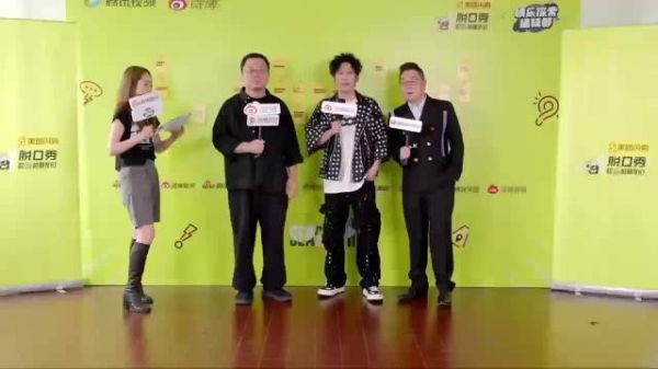 首录探班直播,罗永浩在直播间用一句“大张伟不在脱口秀就完了”笑翻全场!