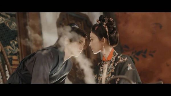 侯明昊古力娜扎之间的拉扯感