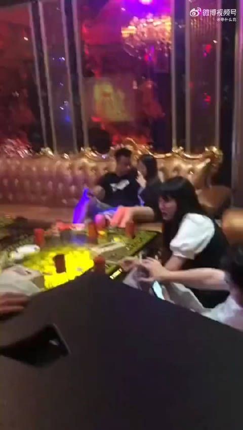 给她脸了,叫领班过来!