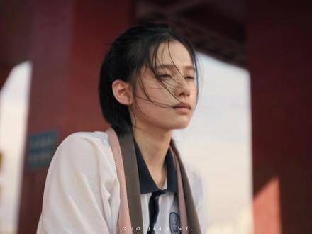 电影里的青春疼痛文学女主,那张脸非常适合大银幕