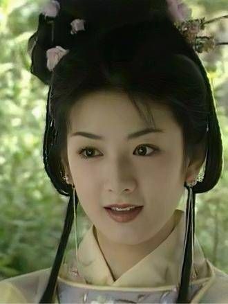 黄奕演绎的李玉湖既灵动又明媚,这样的傻白甜女主才真正是观众喜爱的呢!