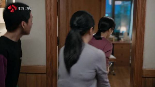 沈黛腹部剧痛,紧急呼叫刘丽娜求助