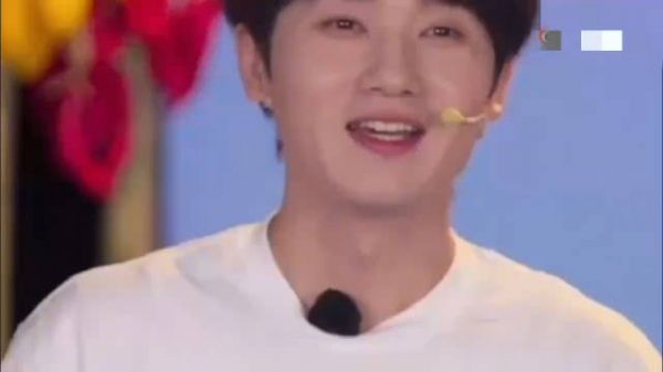 谁听到十个人一起喊的口号能不激动!
