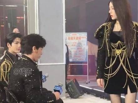 我厌恶你独自承担一切的能力,厌恶你总是默默吞下苦楚