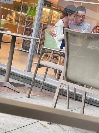 只要我不觉尴尬,就无人能使我觉得尴尬