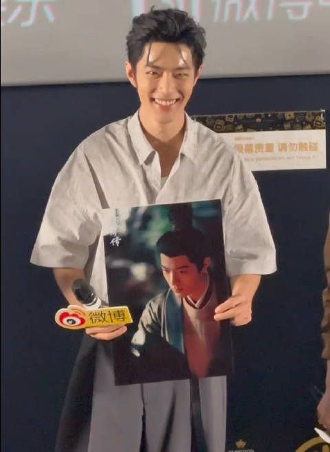 现场是没有空调吗?肖战热到满头大汗