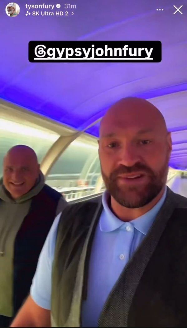 “吉普赛国王”泰森·富里(Tyson Fury)跟他爹去参加商务会议的路上