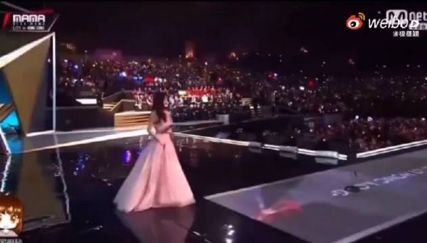 想到angelababy mama颁奖典礼了一袭粉裙霸榜韩国rs7天 为国争光的美貌