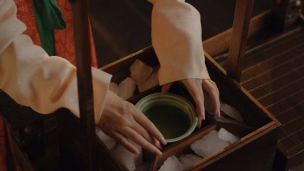 江绪发现明檀伪装侍女混入军营静待掉马时刻