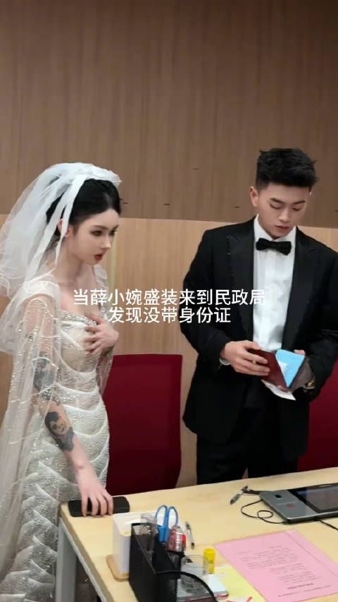 这俩不是都分开各自谈对象了吗?啥时候又好了,还结婚了?!