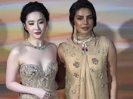 以前总觉得自己是全世界最美的女人,直到遇见了刘亦菲,才明白原来是咱们俩