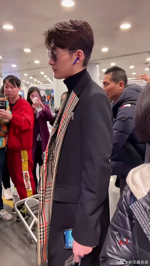张翰比孟子义大十几岁吧，女方没嫌弃他老都算不错了