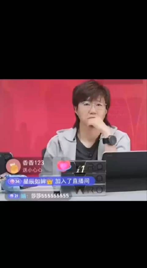 郭焱调侃大白袍子,不过现场有这么多中国人来看,确实是因为王楚钦和孙颖莎