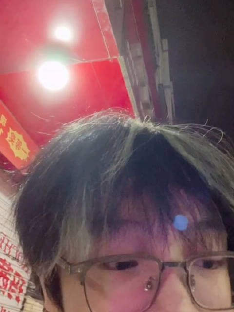 钟意直播回忆童年夜宵店，邀粉丝互动老板娘