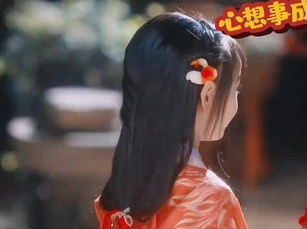 变成小孩子的姐姐真是萌翻了,既不想上学,又特别爱吃糖葫芦