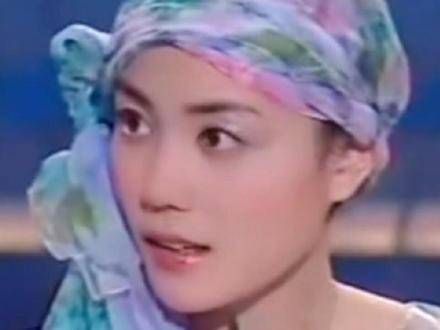 刘嘉玲与吴君如调侃阿菲和谢霆锋,台下的谢贤笑个不停