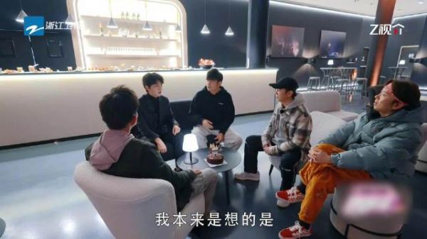 王俊凯原计划与董子健同看周杰伦演唱会,因工作原因取消