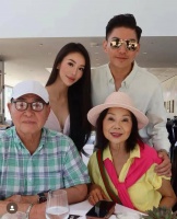 孔子第76代孙晒结婚登记照！妻子是大马名媛很漂亮，将办两场婚礼