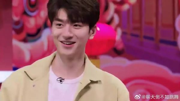 林一不愧是大长腿，轻松一抬就是2米2，看呆众人！