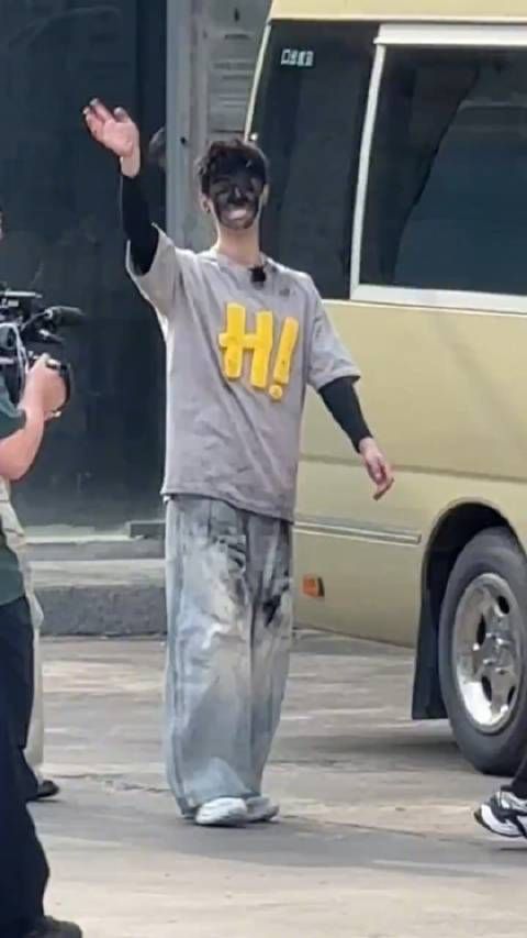 跑男13全员涂黑变小花猫,李昀锐黑脸反差强烈