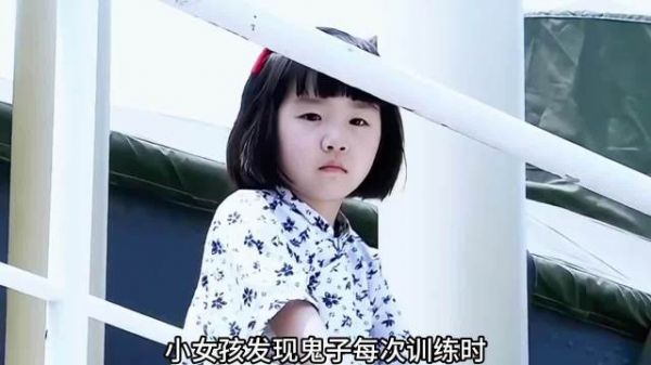 女孩一个操作就将鬼子们给整惨了