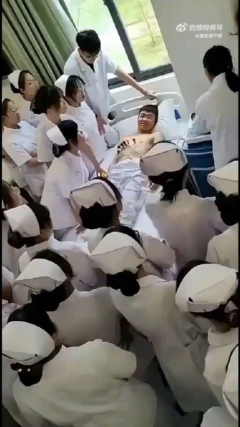 这是小伙子笑得最开心的一次