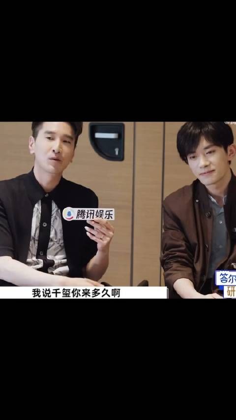 赵又廷模仿易烊千玺模仿的太像了吧,不愧是凭整容式演技出圈的!