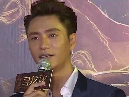 陈坤的儿子陈尊佑慢慢长大,亲生母亲的身份终于被揭露,五官对比简直如出一辙