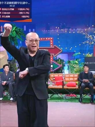 Bobby再度起舞,真是让人忍俊不禁,尽管有些迷糊,但依旧按部就班地完成流程