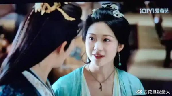 他喷一次我笑一次，两个热水壶对喷哈哈哈