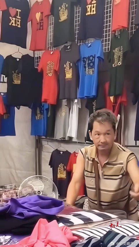 66岁的廖启智一生坎坷,拍戏回家摆地摊兼顾家庭,妻子重度抑郁