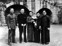 郭沫若用4字骂鲁迅，鲁迅用5字回骂，世人笑称：这便是郭沫若