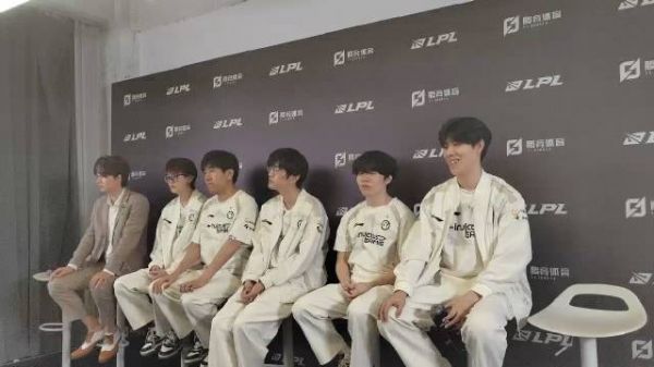 TheShy谈八年职业生涯成长,坦言未辜负选手身份