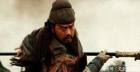 《三国演义》之中，哪些武将使用双兵器？他们武艺的高低如何排列