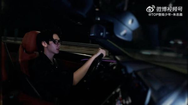 朱志鑫开车唱歌vlog ~ Summer too hot 需要来点狂风!