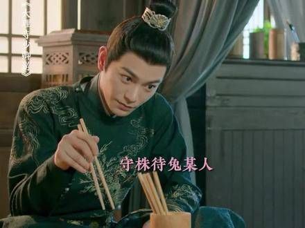 李饼一个眼神,邱将军就明白了他的意图,这是他们二人之间独特的默契