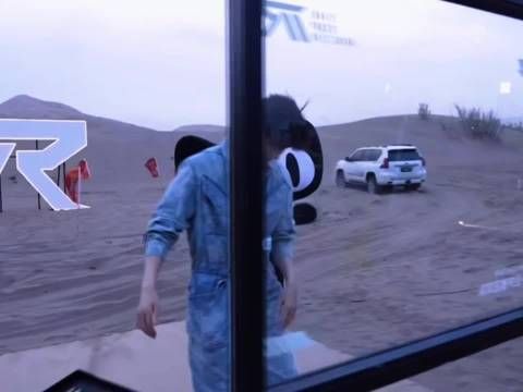 林一风驰赛车手镜头签帅气十足