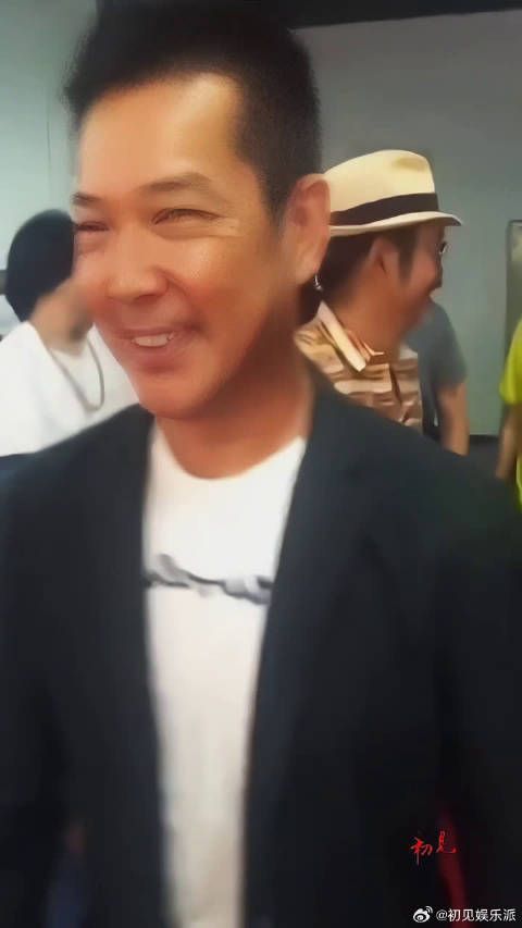 曾与洪金宝，成龙平起平坐的动作巨星，为照顾家人退出影视圈