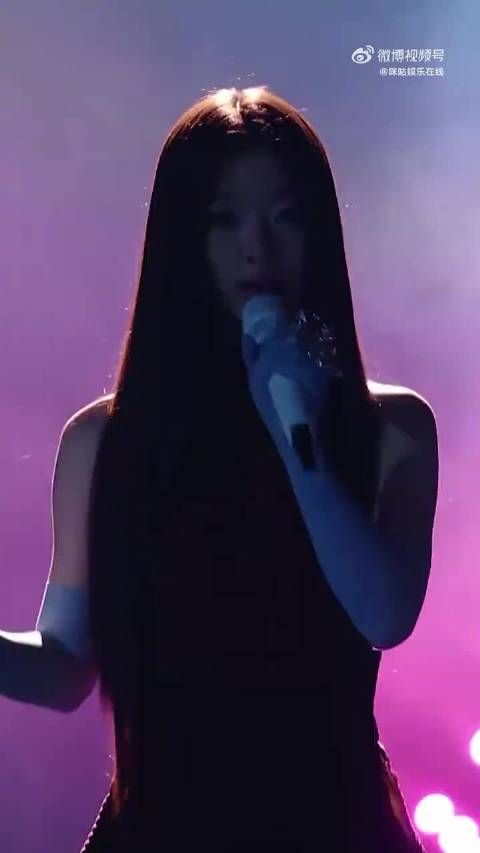 满脑子循环“如何呢,又能怎”!@单依纯 版《李白》开始出现了人传人现象 !