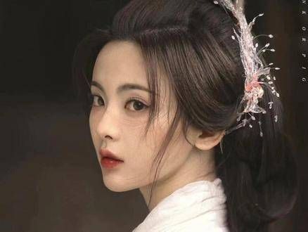 杨超越在《七时吉祥》中的表现真是太灵动了!服装造型和道具也非常精美