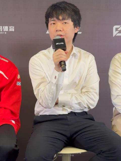 Q:Karis之前说TES是一支以团战为核心的队伍,那如何评价他们今天的团战发挥?