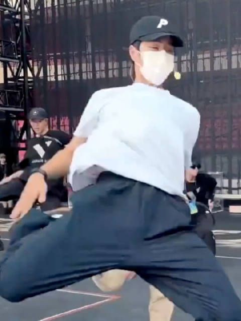 他是怎么做到的360度腾空旋转, 卡点王 一博的舞蹈百看不厌