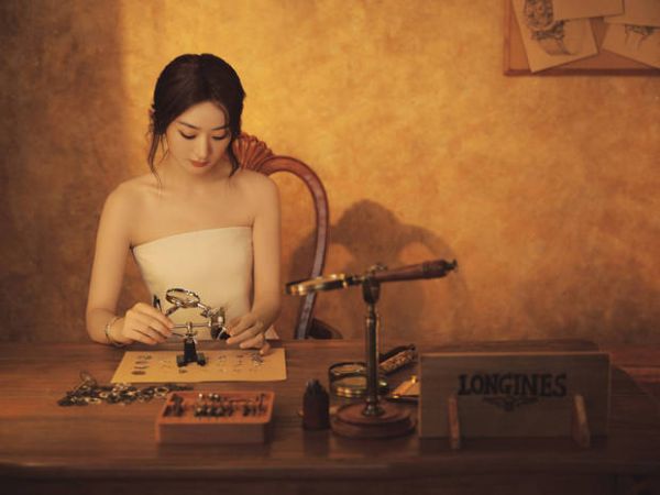 赵丽颖手巧心细。